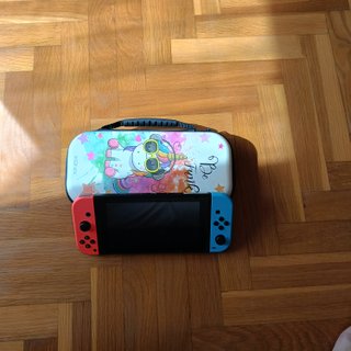 Nintendo Switch Azul y Rojo con Funda
