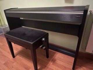 Piano marca Roland