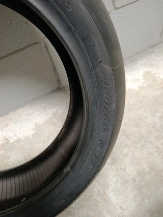 Neumático slick trasero circuito
