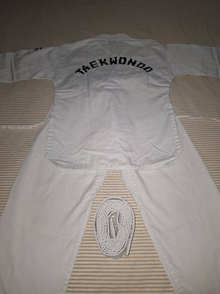 Dobok taekwondo 140 cms 9/10 años aprox.