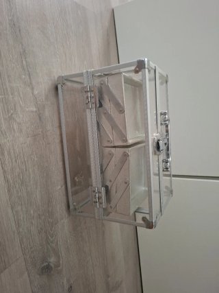 Caja maquillaje transparente con compartimentos