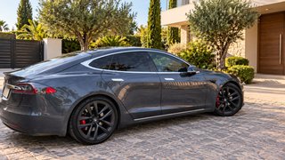 Tesla Model S 2019 FSD raven en garantia