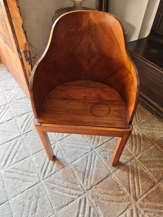 Silla antigua de madera