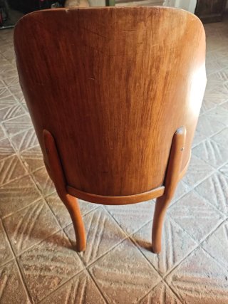 Silla antigua de madera