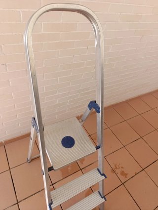 Escalera aluminio 1,35m x 0,40m