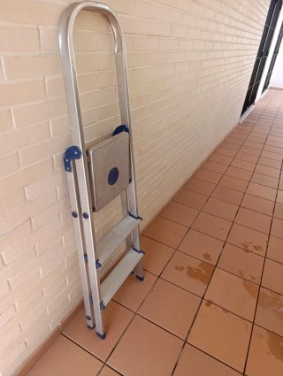 Escalera aluminio 1,35m x 0,40m