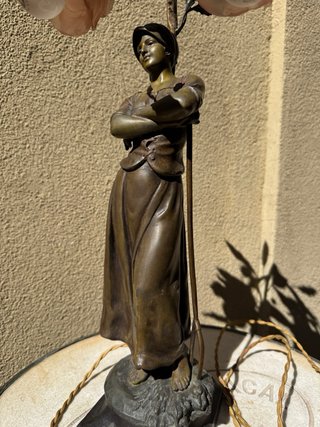 Lámpara antigua francesa mujer bronce