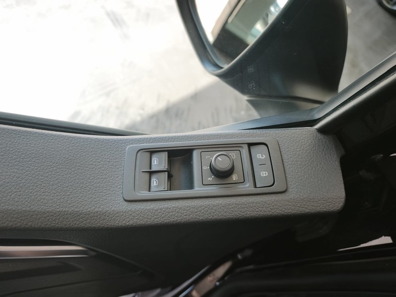 Volkswagen Multivan 2017, foto 34