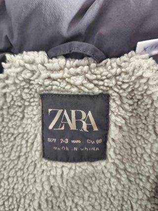Abrigo niño Zara con capucha y pelo