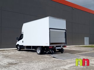 Iveco Daily carrozada con plataforma 3.0TD 160cv 20m3 + P. lateral + doble rueda 3.0TD 160cv 20m3