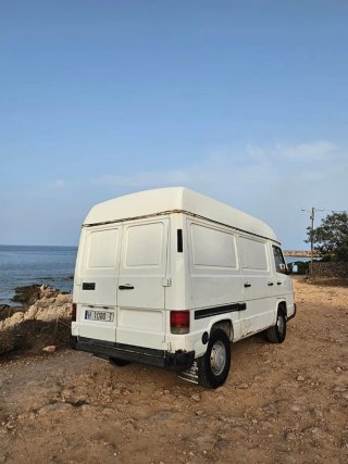 Mercedes-Benz mb 100