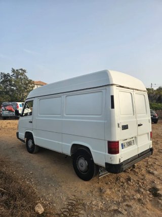 Mercedes-Benz mb 100