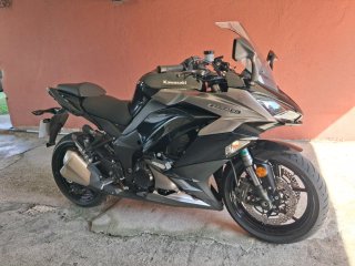 Kawasaki Ninja 1000 Sportbike