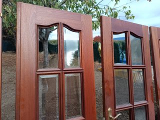 12 Puertas Madera Maciza con Herrajes