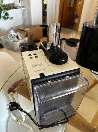 Cafetera Nespresso De'Longhi Lattissima+