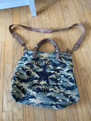 Bolso de mano o hombro estilo militar