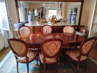 Comedor Clásico: Mesa Ovalada y 6 Sillas