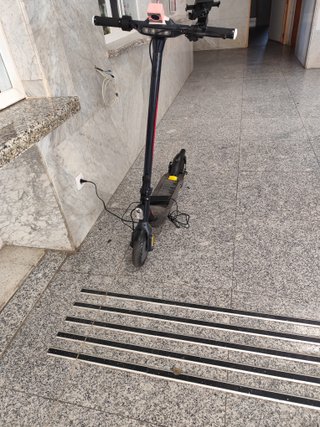 Patinete Eléctrico Red Bull Racing 2023
