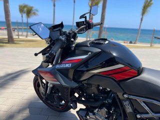 Suzuki GSX-8S 2023 Negra/Roja - Como Nueva