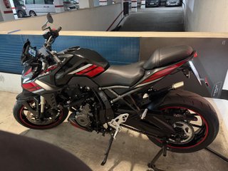 Suzuki GSX-8S 2023 Negra/Roja - Como Nueva