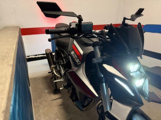 Suzuki GSX-8S 2023 Negra/Roja - Como Nueva