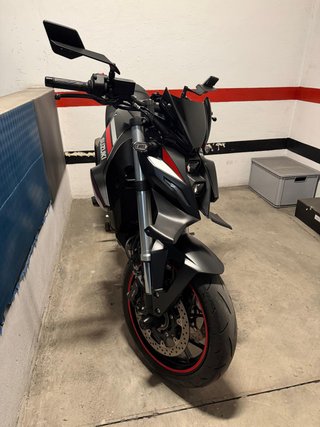 Suzuki GSX-8S 2023 Negra/Roja - Como Nueva