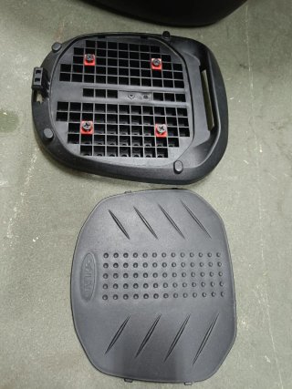 Baúl Moto SH33 Negro + Soporte para maleta