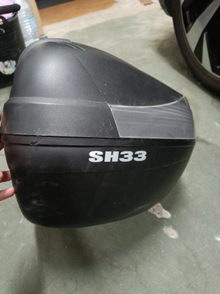 Baúl Moto SH33 Negro + Soporte para maleta