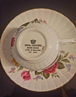 Taza y plato Royal Stafford floral