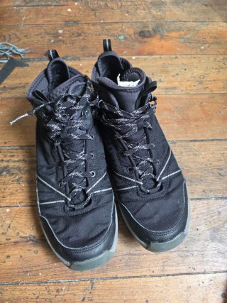 Botas Quechua Hombre Negras y Grises