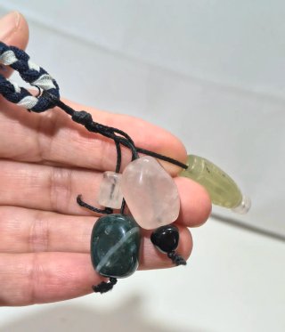 Collana con ciondoli pietre naturali
