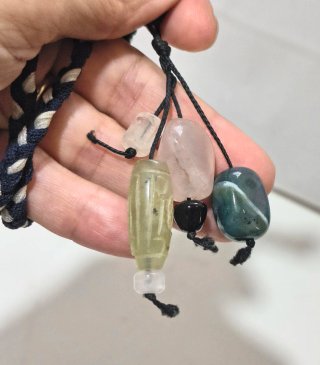 Collana con ciondoli pietre naturali