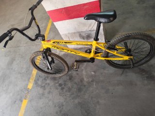 Bicicleta BMX Monty Amarilla