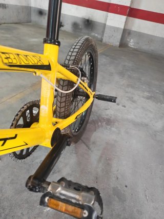 Bicicleta BMX Monty Amarilla