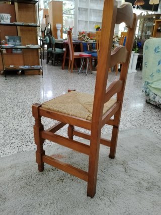 Silla de pino con asiento de mimbre