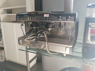 La Cimbali M23UP Cafetera Industrial Mas accesorio