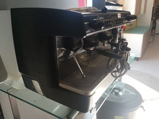 La Cimbali M23UP Cafetera Industrial Mas accesorio
