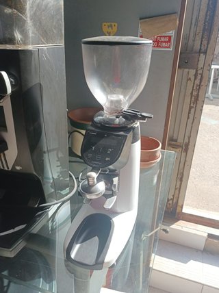 La Cimbali M23UP Cafetera Industrial Mas accesorio