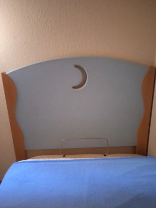 Cabecero infantil con diseño de luna