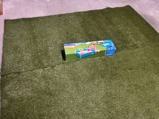 Piscina infantil Bestway + césped