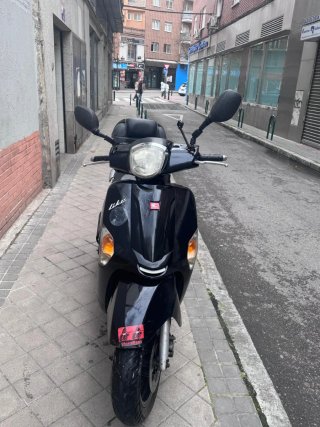 Vendo Kymco Like 2014 azul Scooter 600€ negociable