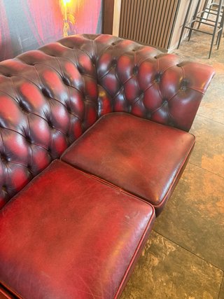 Chesterfield Winchester 3 plazas + sillón + puff