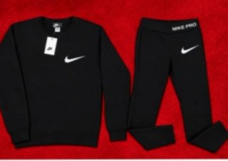 Conjunto deportivo Nike negro