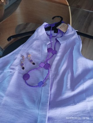 Blusa Cortes Lila Talla XL con collar