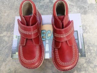 Botitas piel tipo Kikers rojas