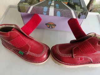 Botitas piel tipo Kikers rojas