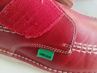 Botitas piel tipo Kikers rojas