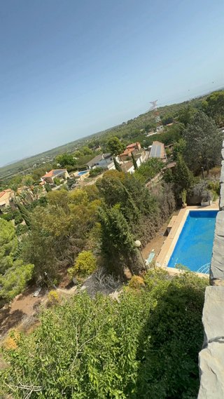 Alquilo habitacion hermoso chalet con piscinas