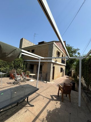 Alquilo habitacion hermoso chalet con piscinas