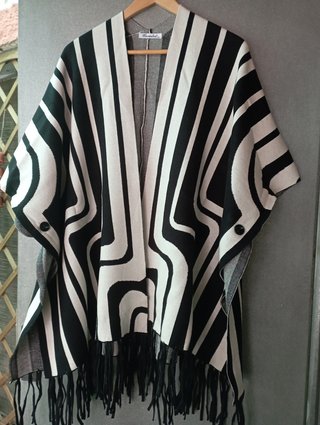 Poncho señora rayas blanco y negro